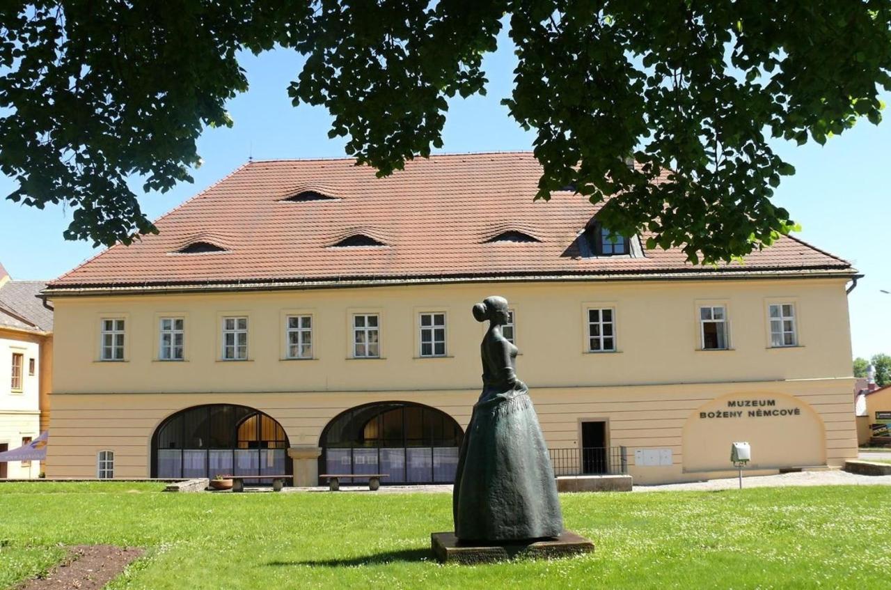 Penzion U Pesiku Cerveny Kostelec Luaran gambar
